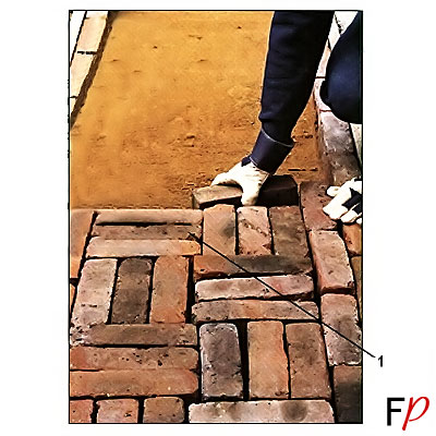 Кирпичная дорожка