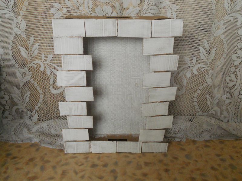 Клеим кирпичи